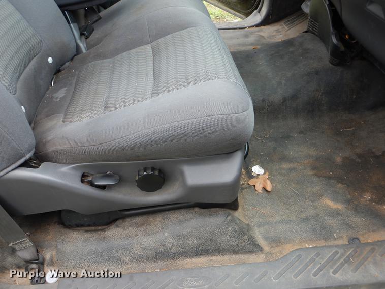 image for item DE3973 2003 Ford F150 pickup truck