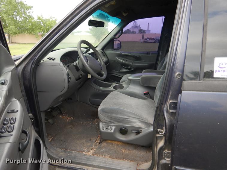 image for item DE3975 1999 Ford Expedition XLT SUV