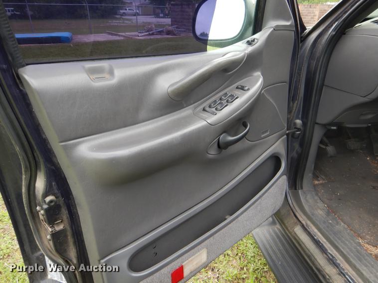 image for item DE3975 1999 Ford Expedition XLT SUV