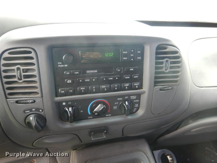 image for item DE3975 1999 Ford Expedition XLT SUV