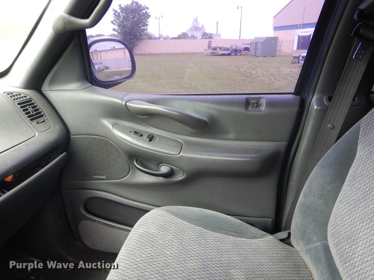 image for item DE3975 1999 Ford Expedition XLT SUV