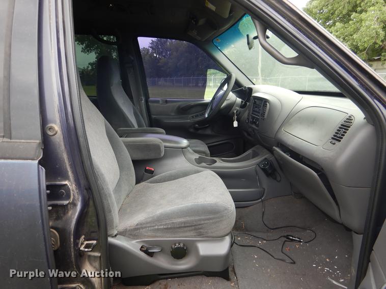 image for item DE3975 1999 Ford Expedition XLT SUV