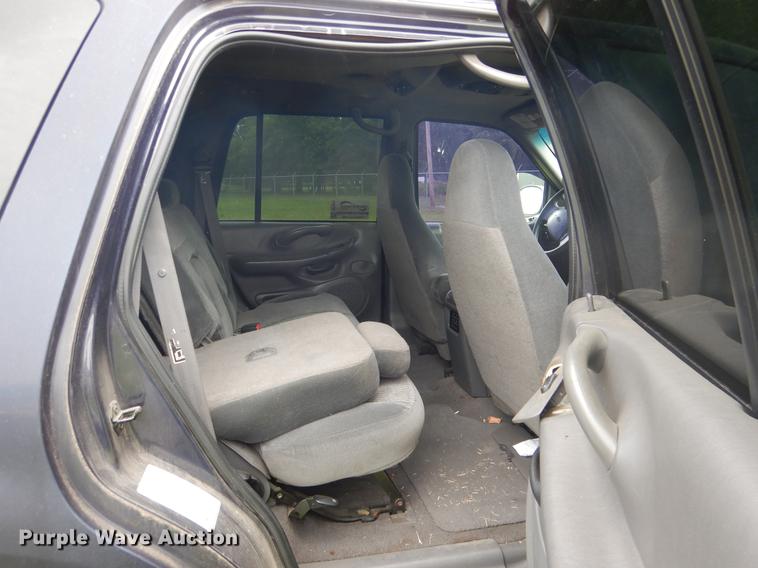 image for item DE3975 1999 Ford Expedition XLT SUV