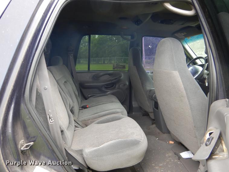 image for item DE3975 1999 Ford Expedition XLT SUV