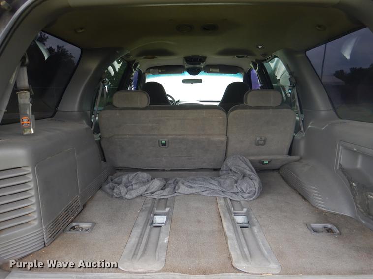 image for item DE3975 1999 Ford Expedition XLT SUV