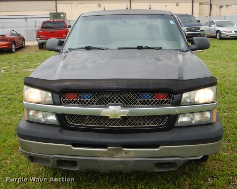 image for item DE3976 2004 Chevrolet Silverado 1500 pickup truck
