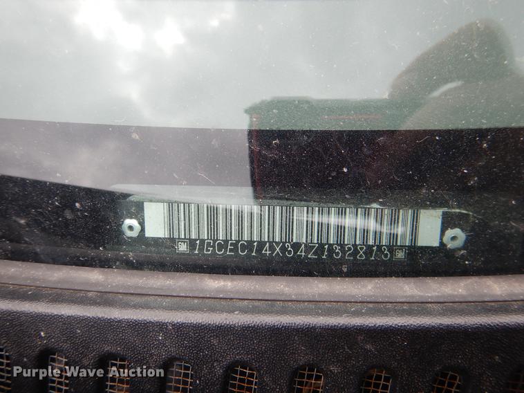 image for item DE3976 2004 Chevrolet Silverado 1500 pickup truck