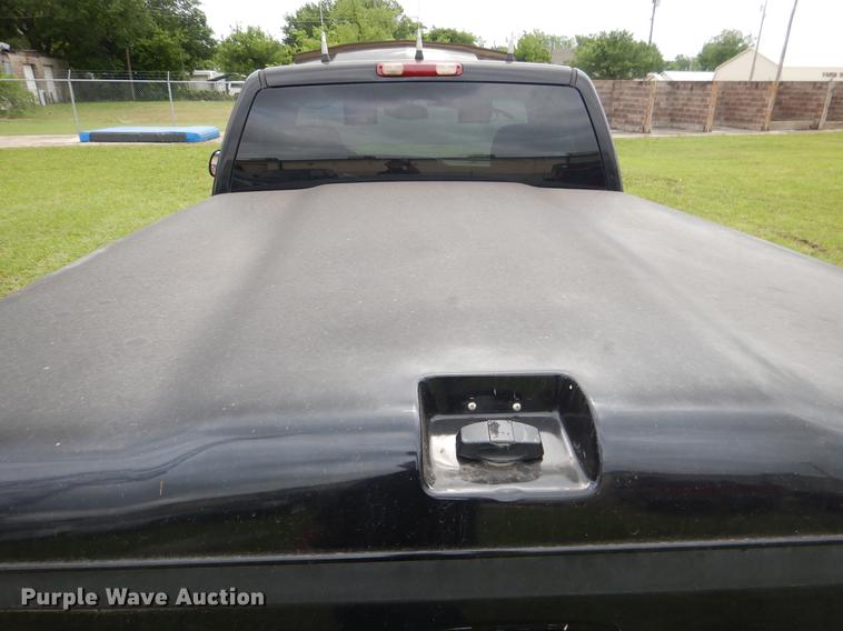 image for item DE3976 2004 Chevrolet Silverado 1500 pickup truck