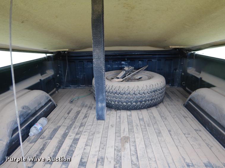 image for item DE3976 2004 Chevrolet Silverado 1500 pickup truck