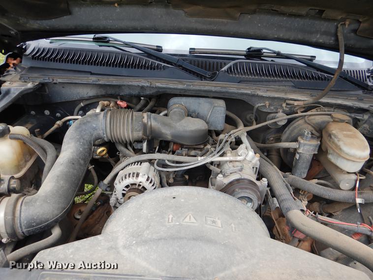 image for item DE3976 2004 Chevrolet Silverado 1500 pickup truck