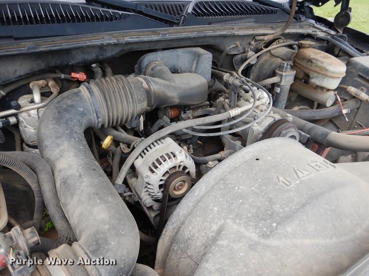 image for item DE3976 2004 Chevrolet Silverado 1500 pickup truck