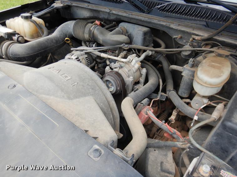 image for item DE3976 2004 Chevrolet Silverado 1500 pickup truck