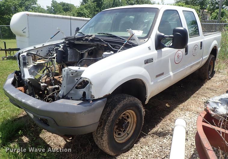 image for item DE5389 2003 Ford F350 Super Duty Crew Cab pickup truck