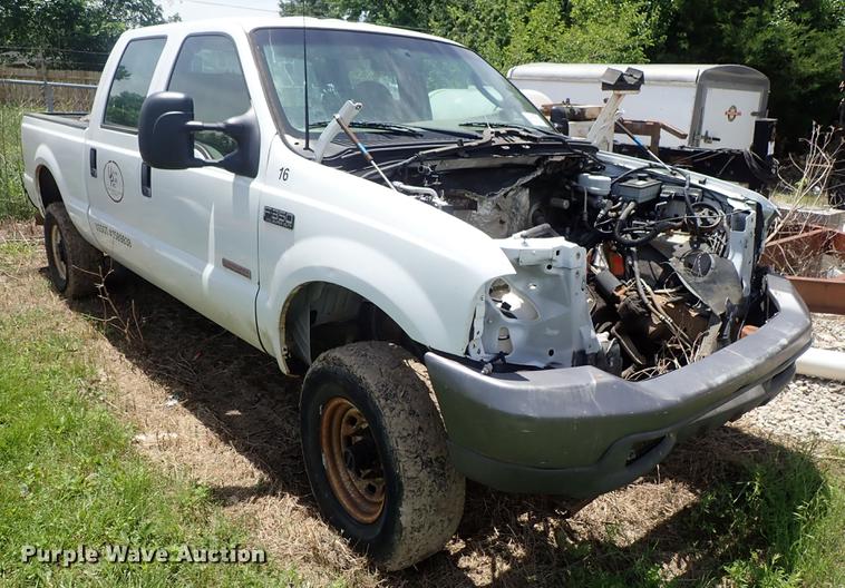 image for item DE5389 2003 Ford F350 Super Duty Crew Cab pickup truck