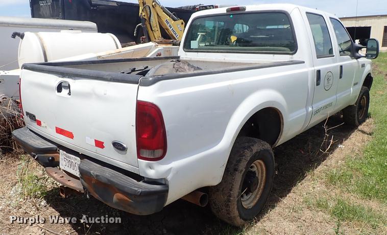image for item DE5389 2003 Ford F350 Super Duty Crew Cab pickup truck