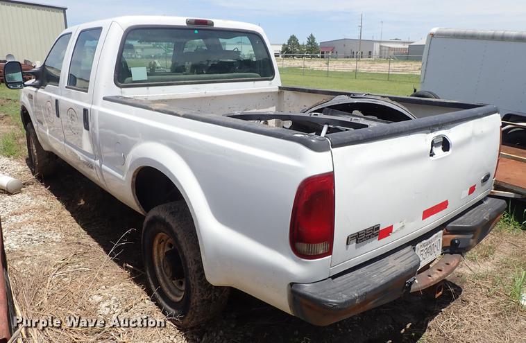 image for item DE5389 2003 Ford F350 Super Duty Crew Cab pickup truck