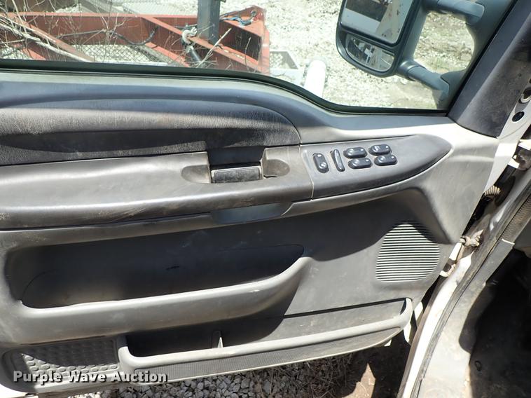 image for item DE5389 2003 Ford F350 Super Duty Crew Cab pickup truck