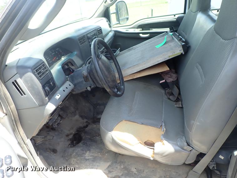 image for item DE5389 2003 Ford F350 Super Duty Crew Cab pickup truck