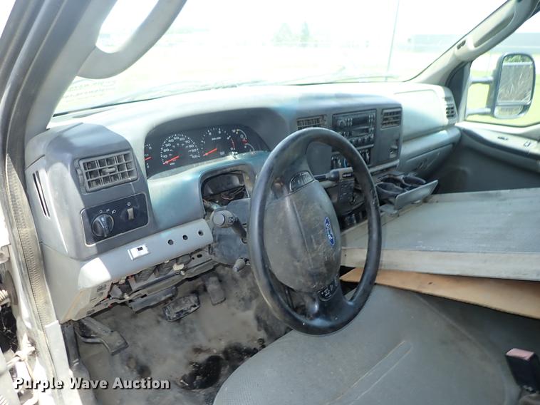 image for item DE5389 2003 Ford F350 Super Duty Crew Cab pickup truck