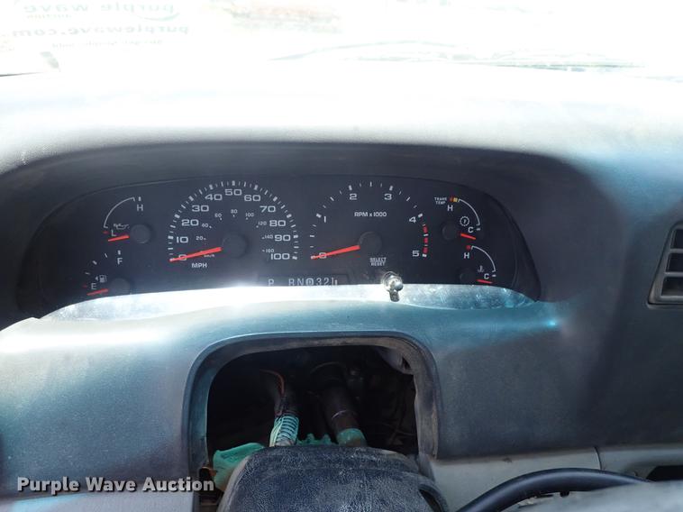 image for item DE5389 2003 Ford F350 Super Duty Crew Cab pickup truck