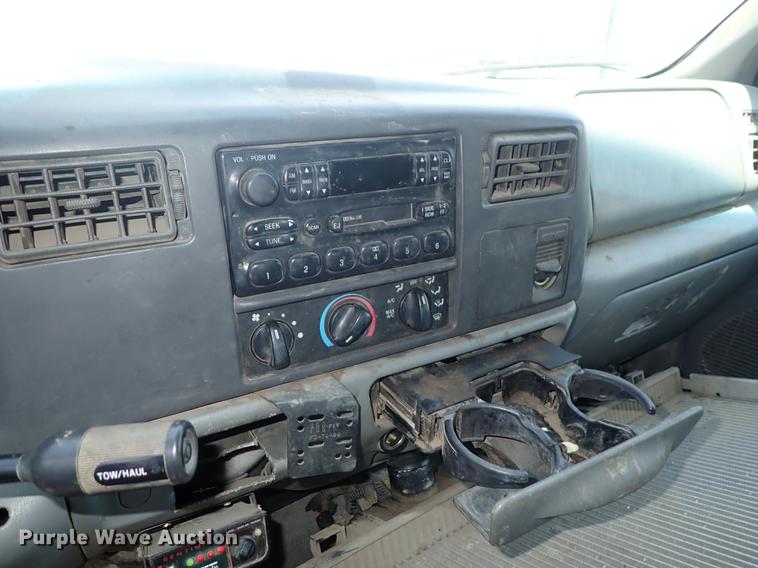 image for item DE5389 2003 Ford F350 Super Duty Crew Cab pickup truck