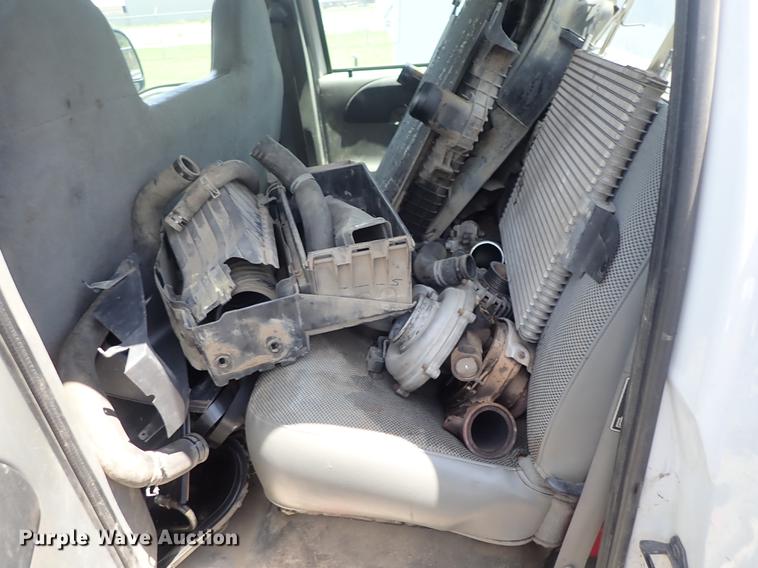 image for item DE5389 2003 Ford F350 Super Duty Crew Cab pickup truck