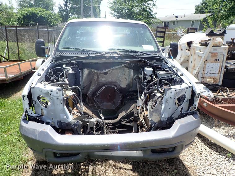 image for item DE5389 2003 Ford F350 Super Duty Crew Cab pickup truck