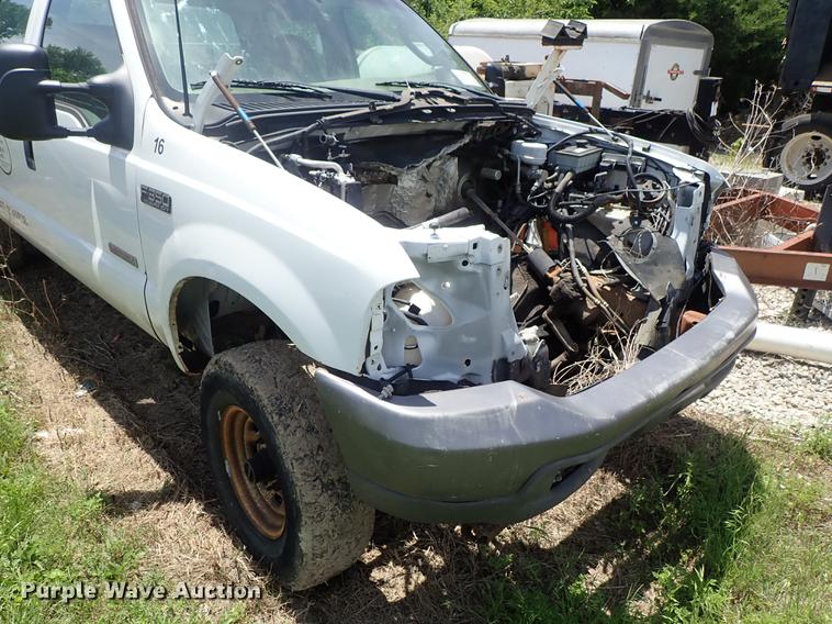 image for item DE5389 2003 Ford F350 Super Duty Crew Cab pickup truck