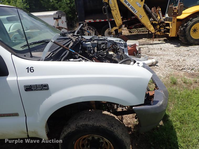 image for item DE5389 2003 Ford F350 Super Duty Crew Cab pickup truck