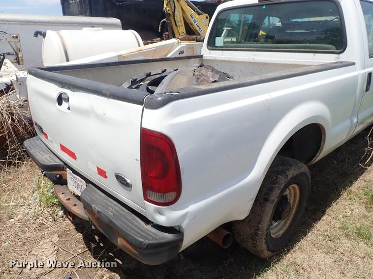 image for item DE5389 2003 Ford F350 Super Duty Crew Cab pickup truck