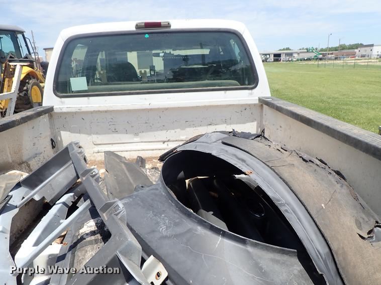 image for item DE5389 2003 Ford F350 Super Duty Crew Cab pickup truck