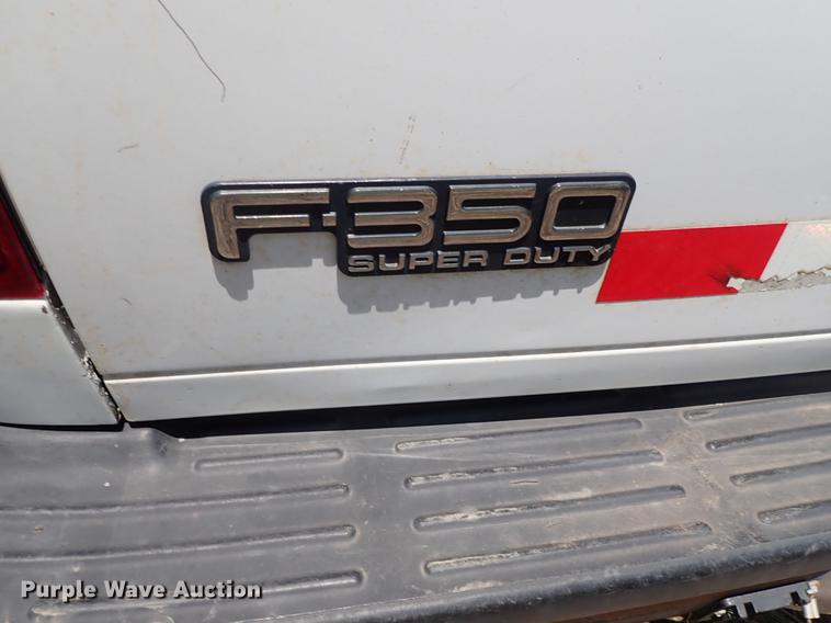 image for item DE5389 2003 Ford F350 Super Duty Crew Cab pickup truck