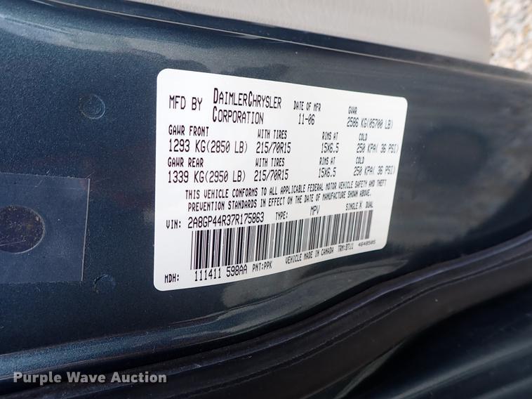 image for item DE5396 2007 Chrysler Town & Country van