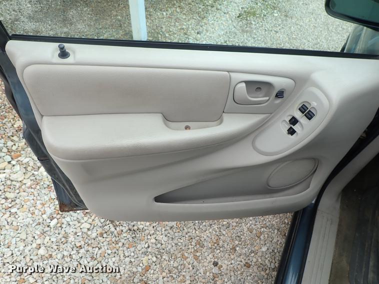 image for item DE5396 2007 Chrysler Town & Country van