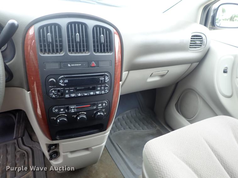 image for item DE5396 2007 Chrysler Town & Country van