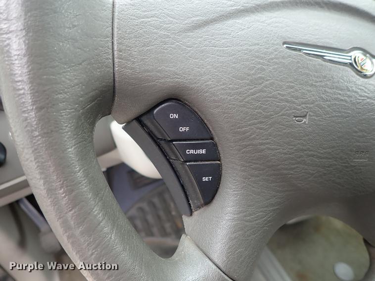 image for item DE5396 2007 Chrysler Town & Country van