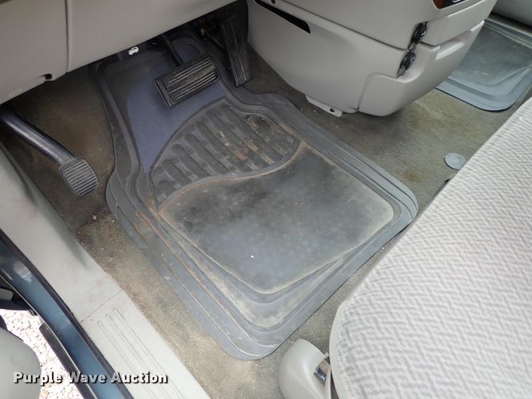 image for item DE5396 2007 Chrysler Town & Country van