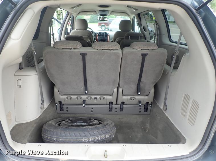image for item DE5396 2007 Chrysler Town & Country van