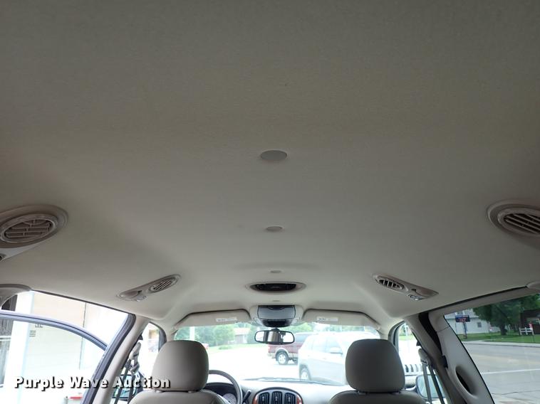 image for item DE5396 2007 Chrysler Town & Country van