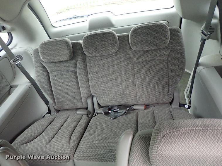 image for item DE5396 2007 Chrysler Town & Country van