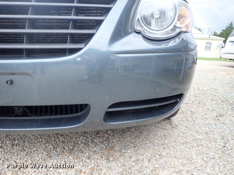 image for item DE5396 2007 Chrysler Town & Country van