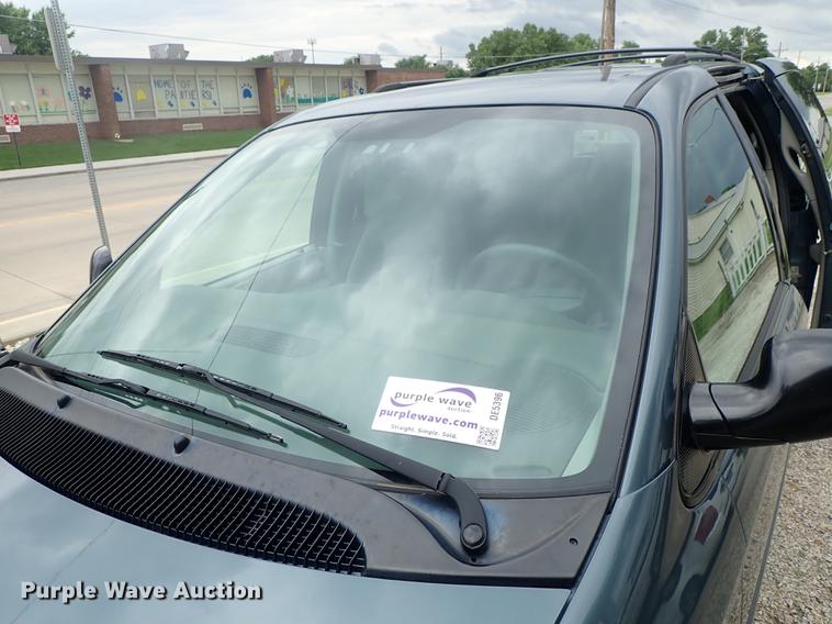 image for item DE5396 2007 Chrysler Town & Country van