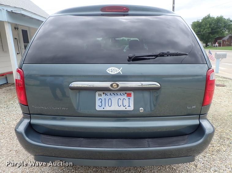 image for item DE5396 2007 Chrysler Town & Country van