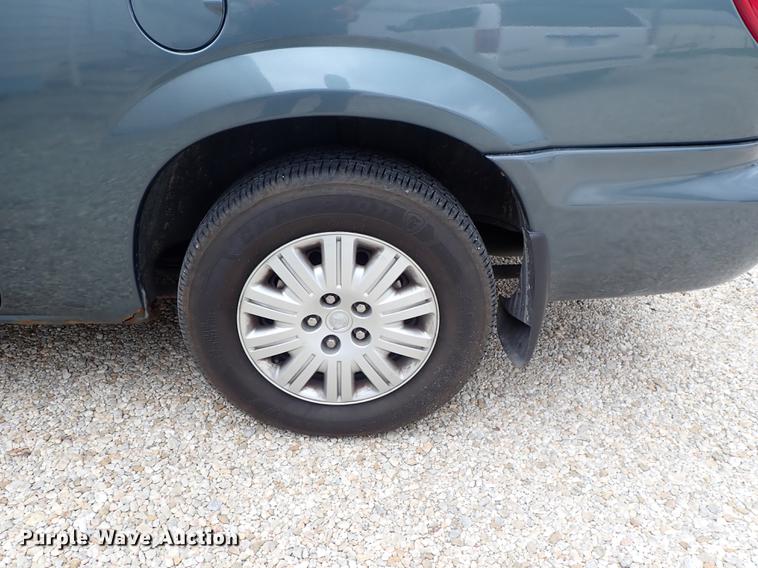 image for item DE5396 2007 Chrysler Town & Country van