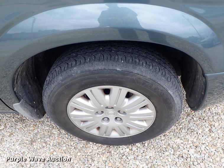 image for item DE5396 2007 Chrysler Town & Country van