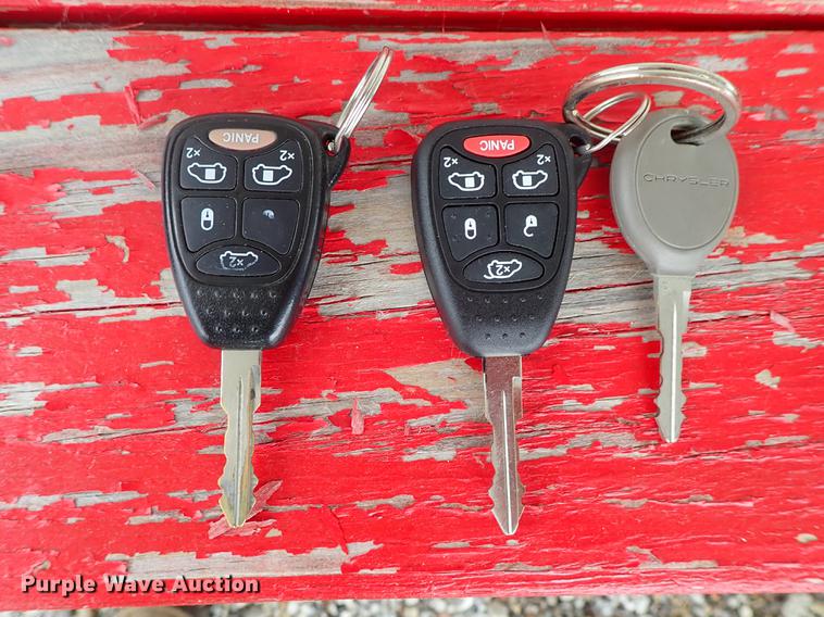 image for item DE5396 2007 Chrysler Town & Country van