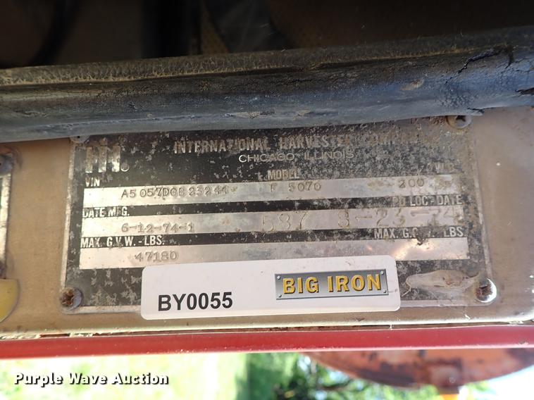 image for item DE5400 1974 International Paystar 5000 water truck