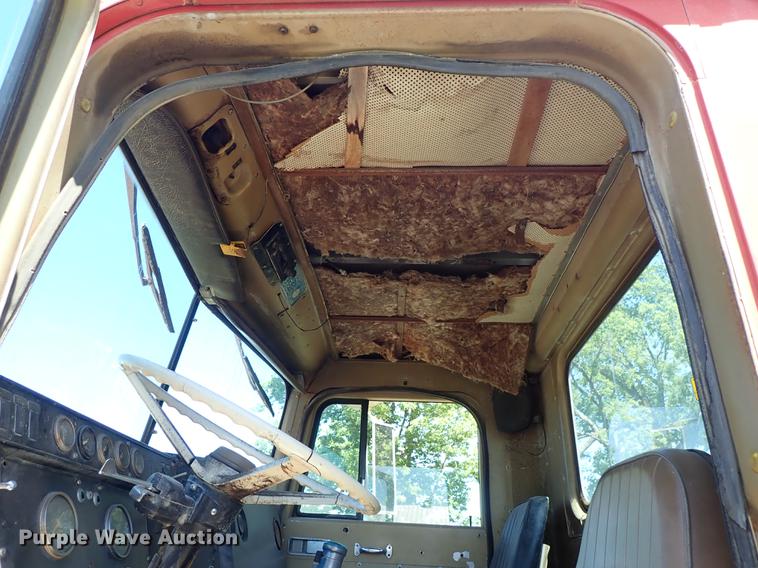 image for item DE5400 1974 International Paystar 5000 water truck