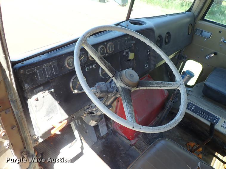 image for item DE5400 1974 International Paystar 5000 water truck