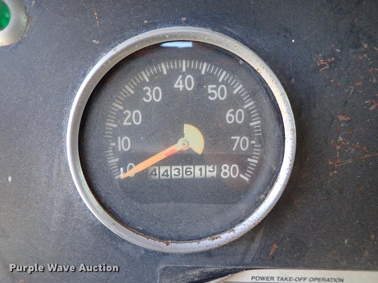 image for item DE5400 1974 International Paystar 5000 water truck